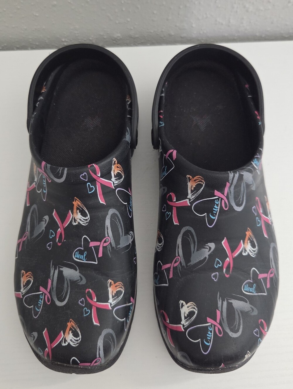 Size 7 Slip Resistant Clogs - Picture 3 of 11